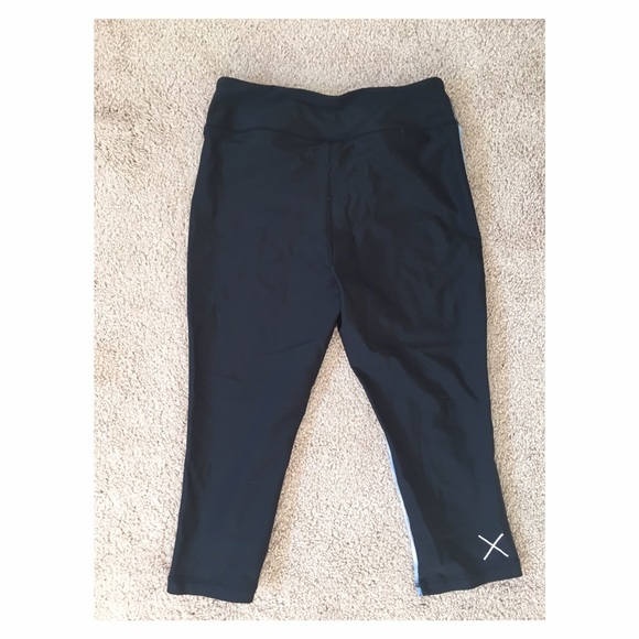 Floral 3/4 athletic pants Worn a few time like new - Picture 3 of 3